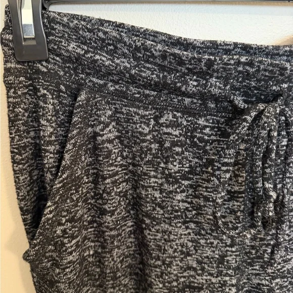 Ivory Ella Black and White Joggers - Picture 8 of 9